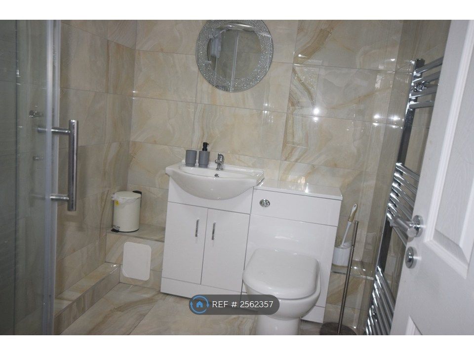 Property photo 1 of 7 Shower Room