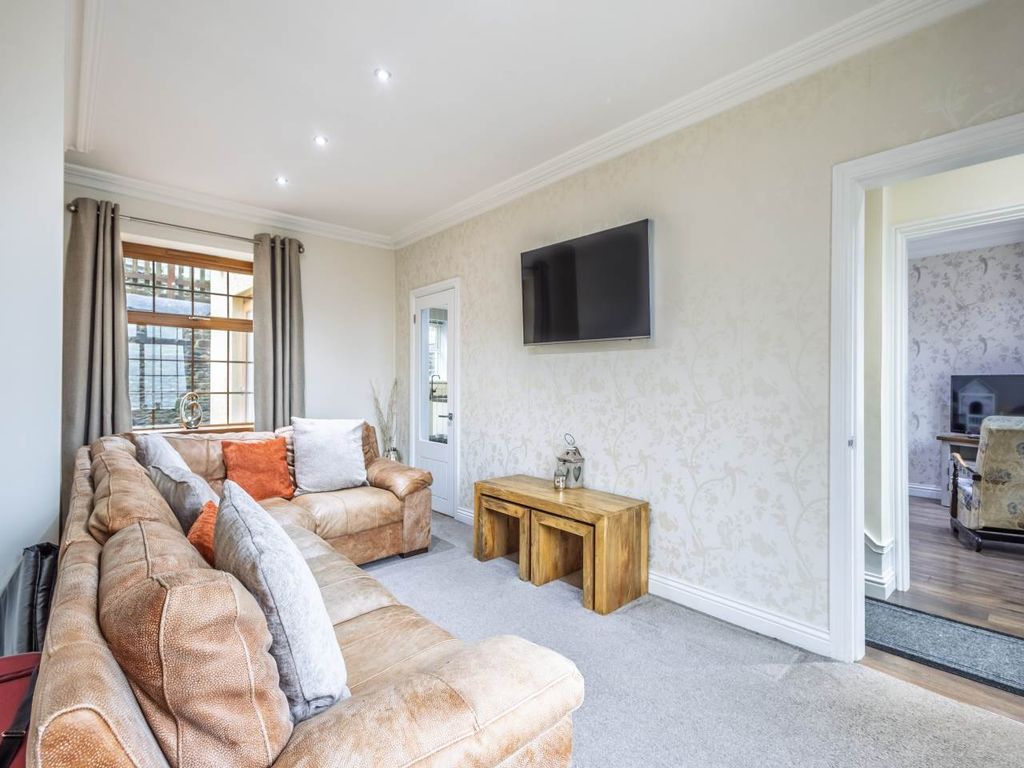 Property photo 2 of 20 Loungw 1