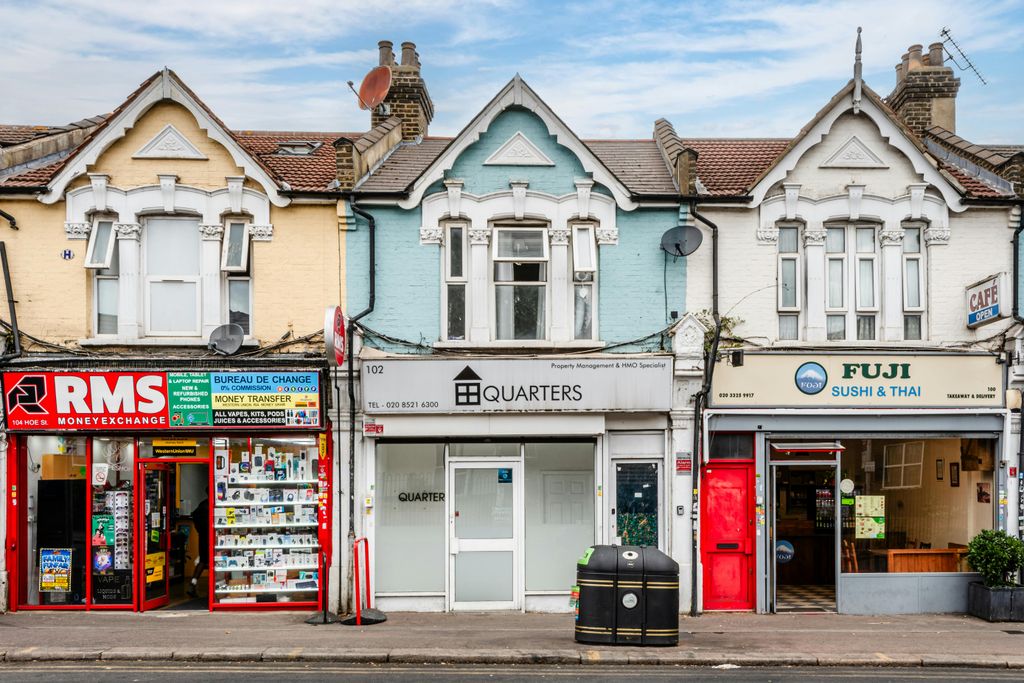 Property photo 1 of 8 Hoe St 102 - 7.Jpg