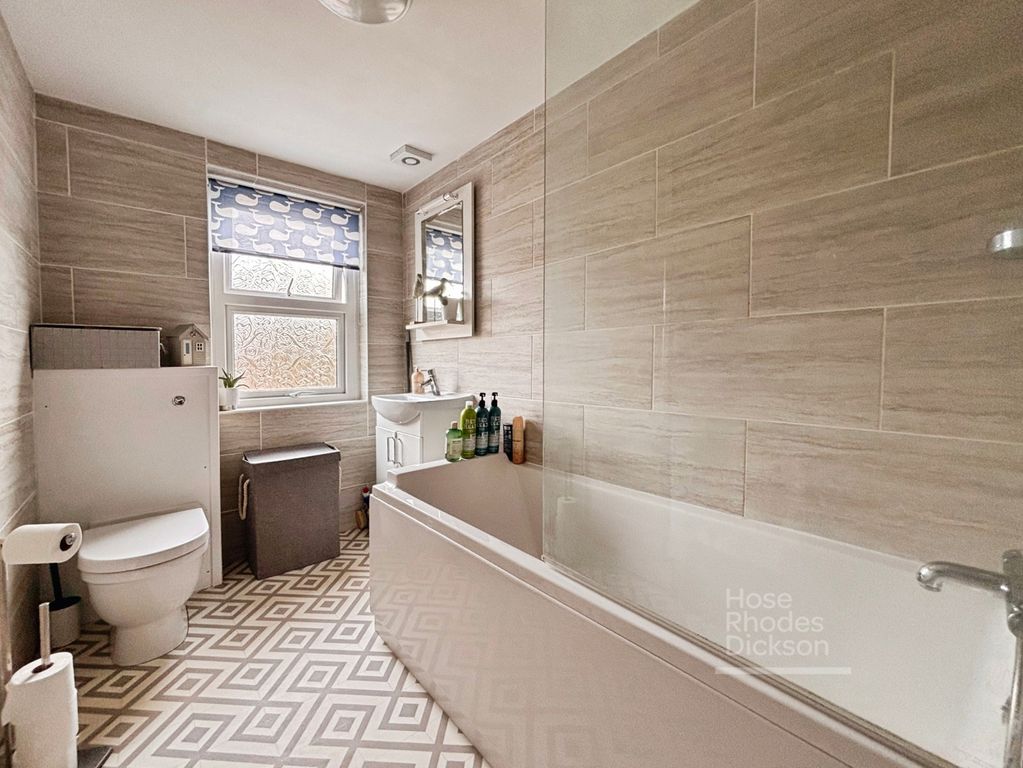 Property photo 3 of 16 Bathroom
