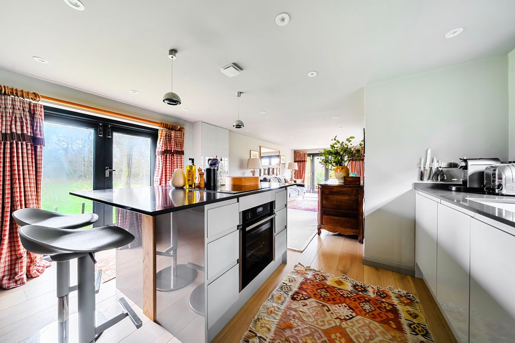 Property photo 2 of 19 Photo 4