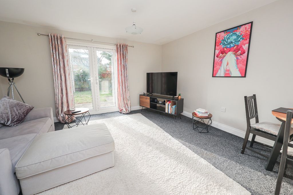 Property photo 2 of 17 4985352