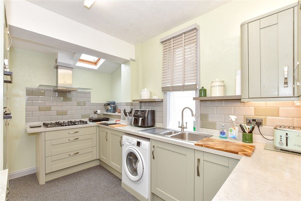 Property photo 3 of 9 Kitchen