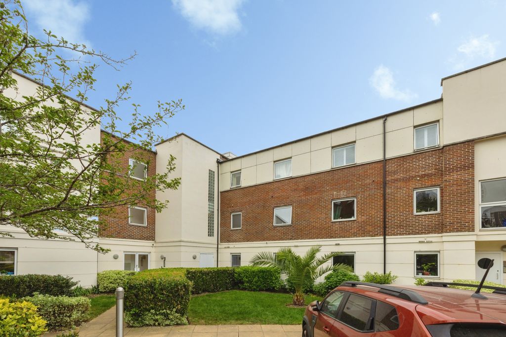 Property photo 2 of 47