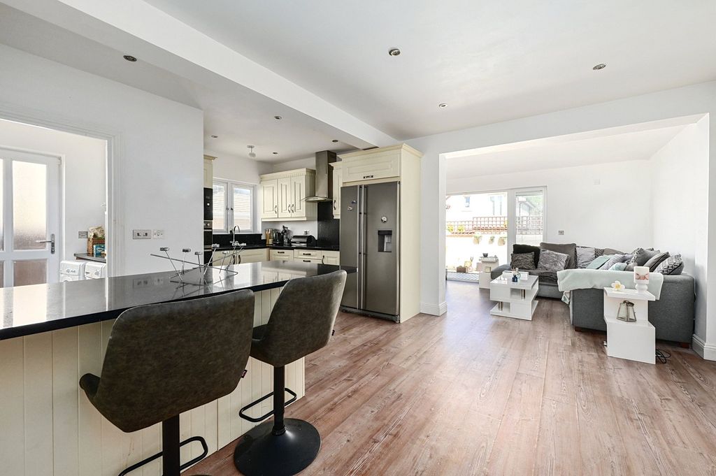 Property photo 2 of 14 Picture No. 04