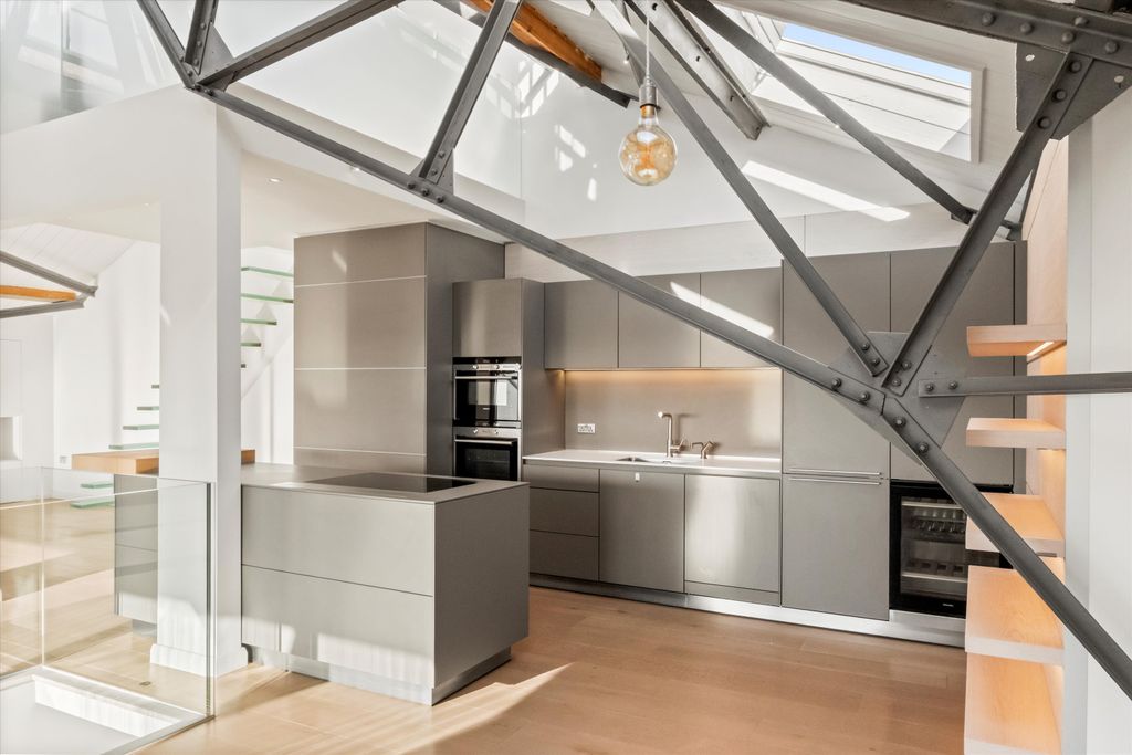 Property photo 2 of 19 Image