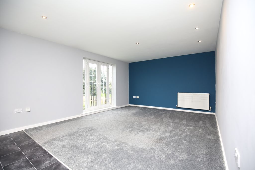 Property photo 2 of 12 4X8A4472