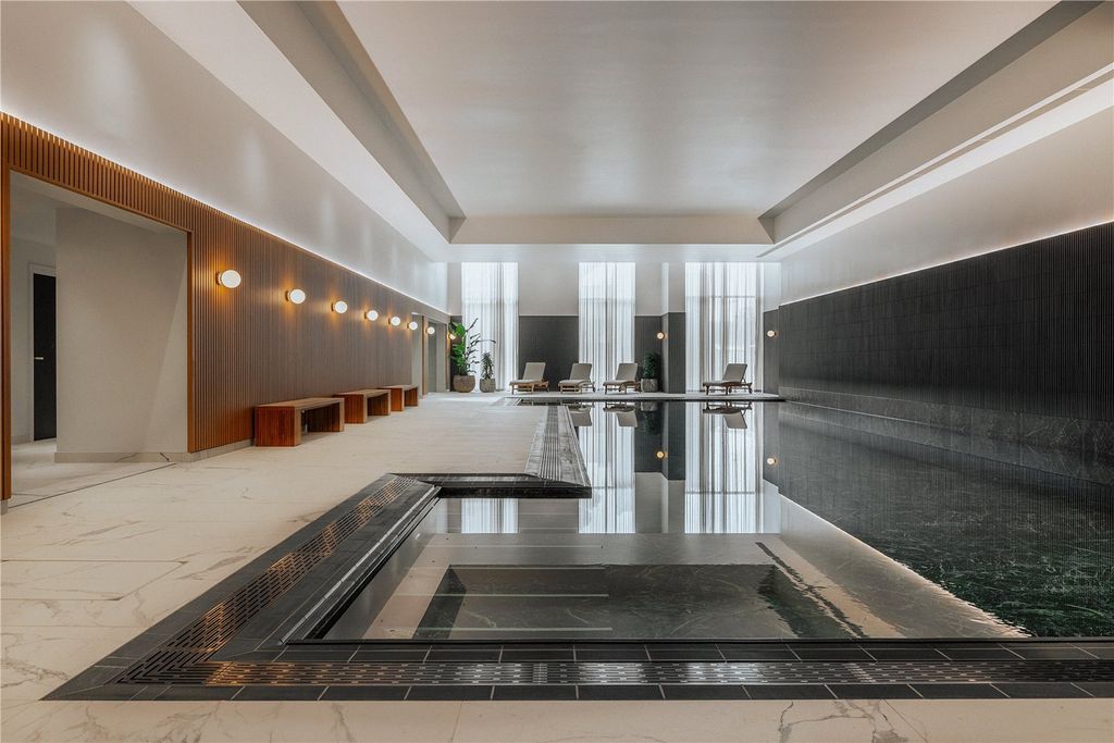 Property photo 1 of 18 Swimming Pool