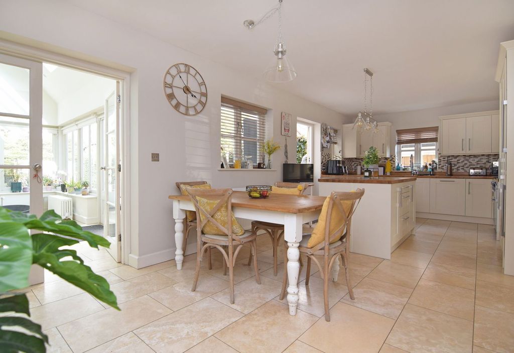 Property photo 2 of 26