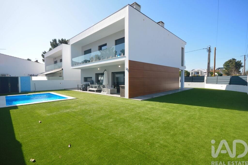 Property photo 2 of 34
