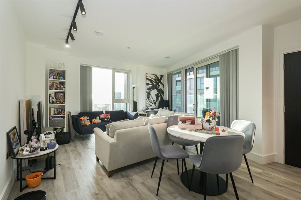 Property photo 2 of 17 Picture No. 13