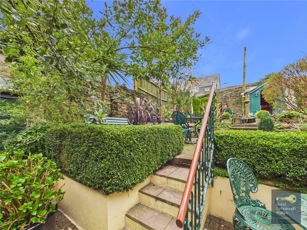 Property photo 2 of 47 Picture No. 90