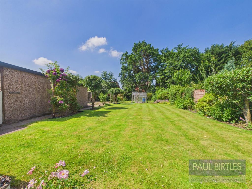 Property photo 3 of 29 Cam04378G0-Pr0375-Still034.Jpg