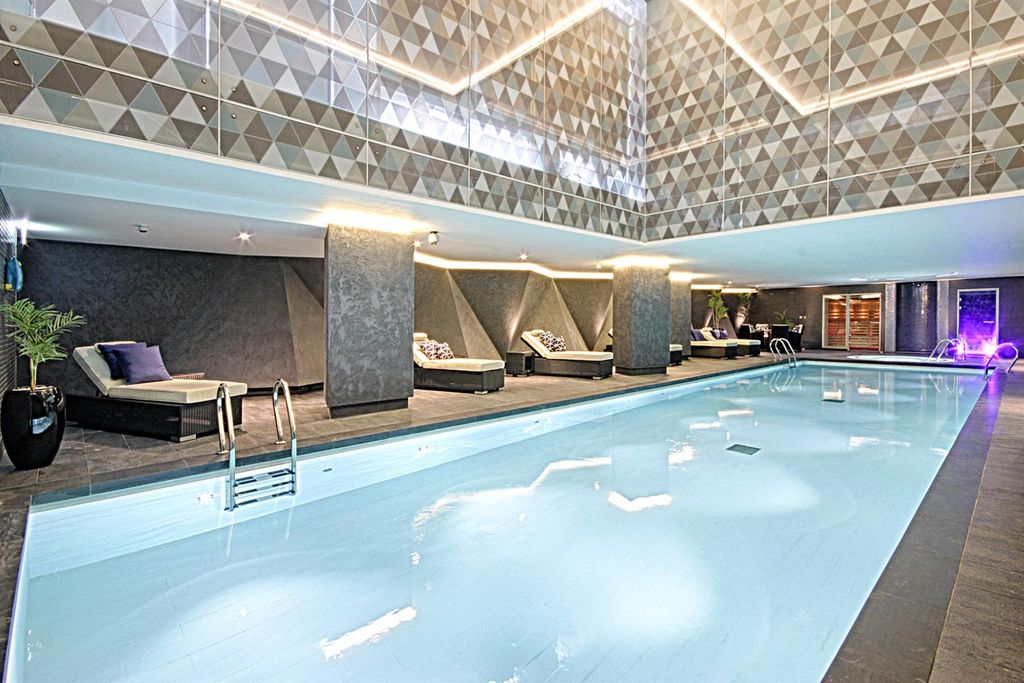 Property photo 3 of 21 Swimming Pool