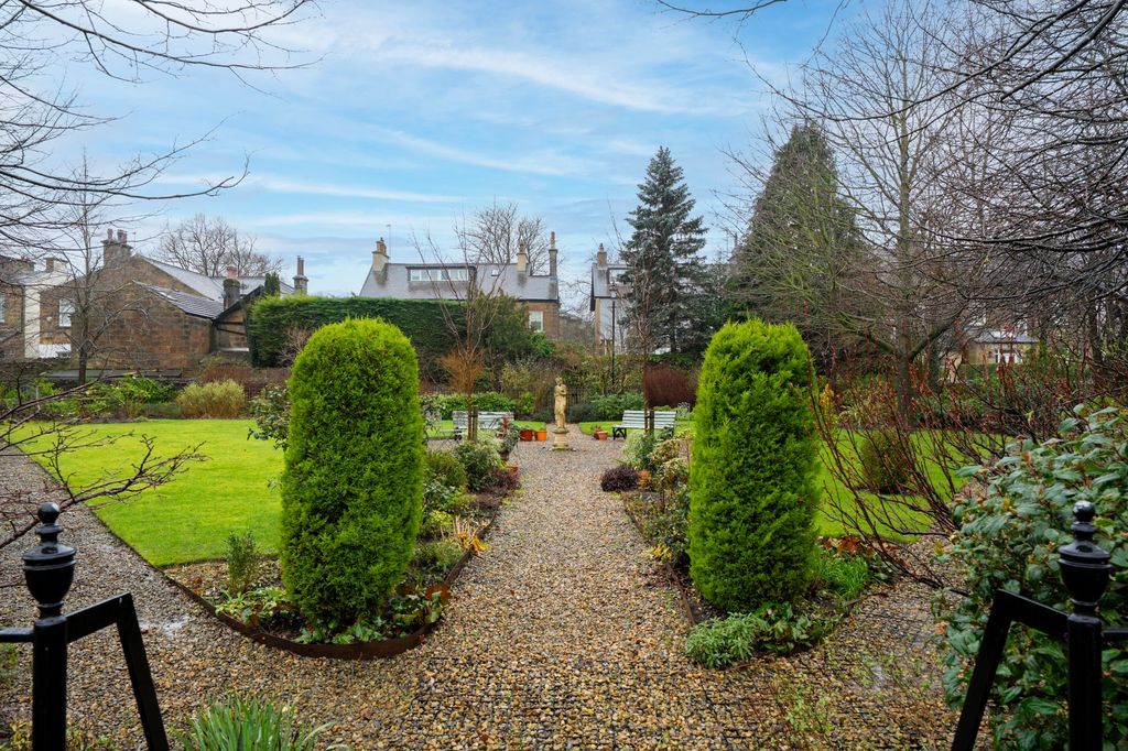 Property photo 3 of 23