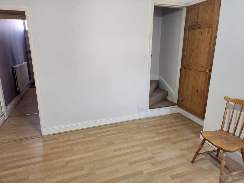 Property photo 3 of 16 Picture No. 05