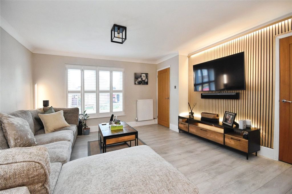 Property photo 2 of 21 Lounge