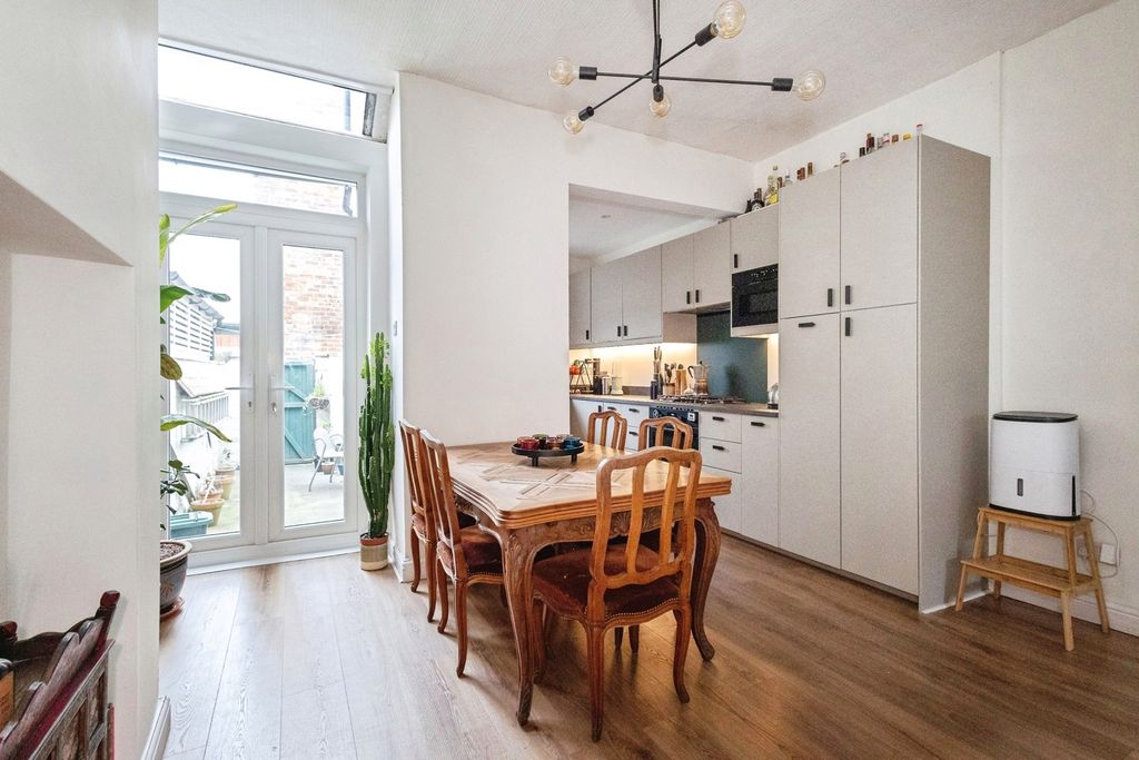 Property photo 3 of 23 Pbox-Img.Jpg