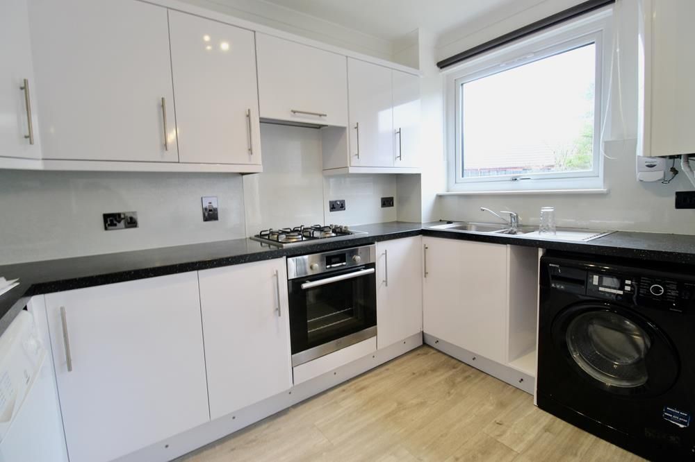 Property photo 3 of 10 Dining Kitchen