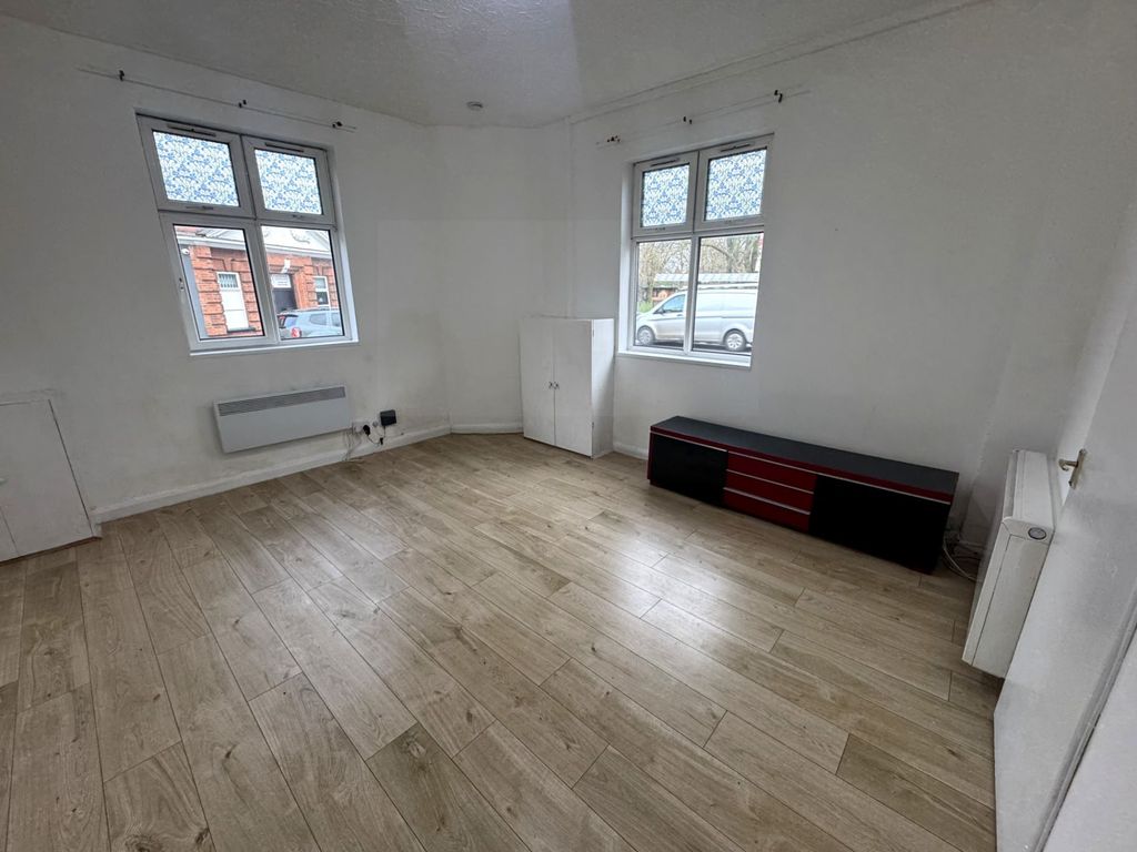 Property photo 3 of 6 Photo 5