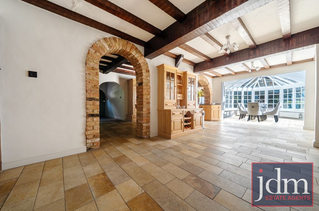 Property photo 3 of 25 6c5855Ba-3252-43B...