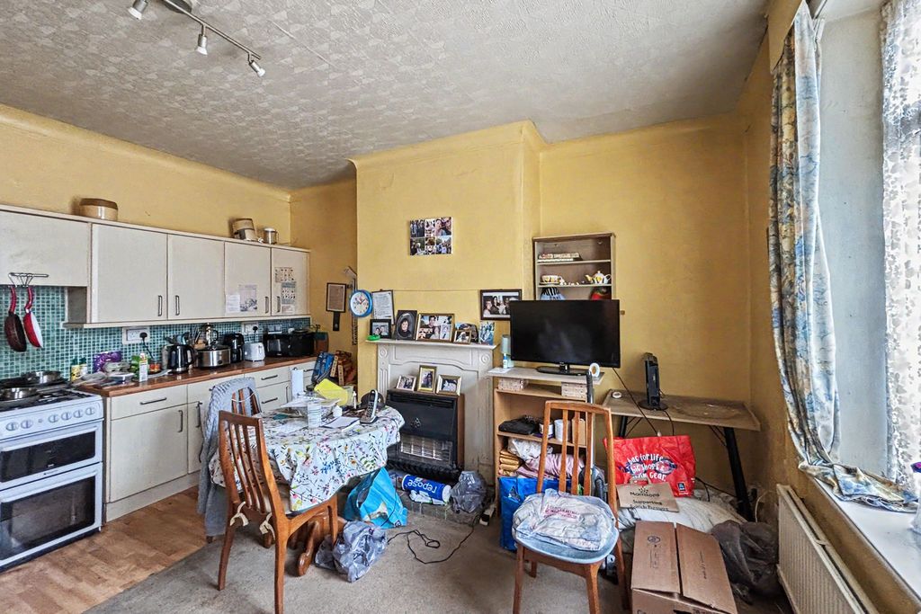 Property photo 2 of 12 60 Catherine Street, Elland, West Yorkshire, Hx5 0Jb