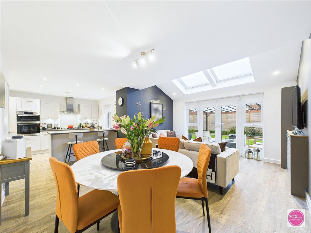 Property photo 1 of 37 Marley Way, Drakelow (10).Jpg