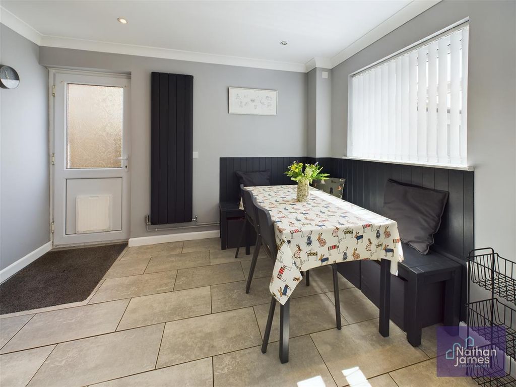Property photo 3 of 13 Dining Area