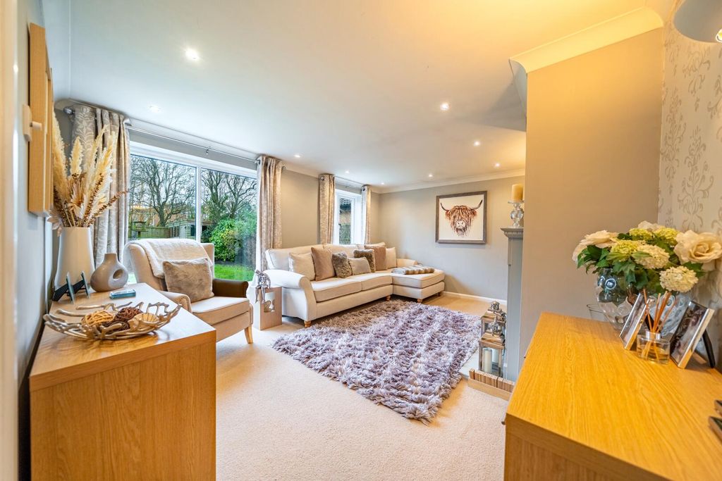 Property photo 3 of 30 Living Room