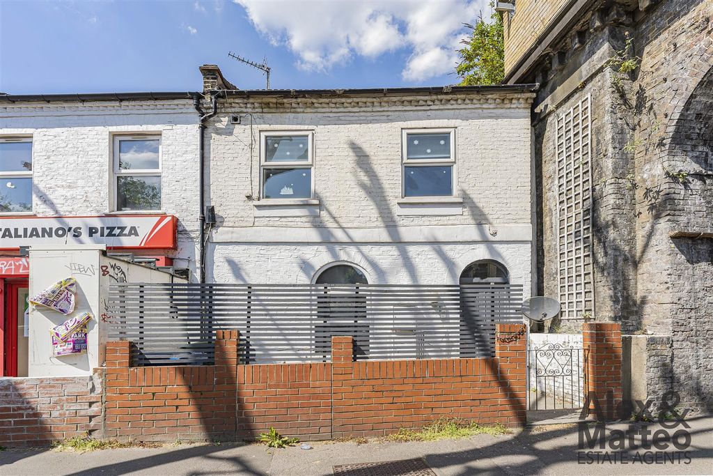 Property photo 1 of 16 Rotherhithe New Road