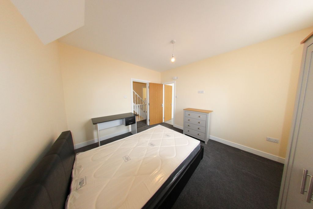 Property photo 1 of 20 A Bright And Spacious Master Bedroom With A Comfor...