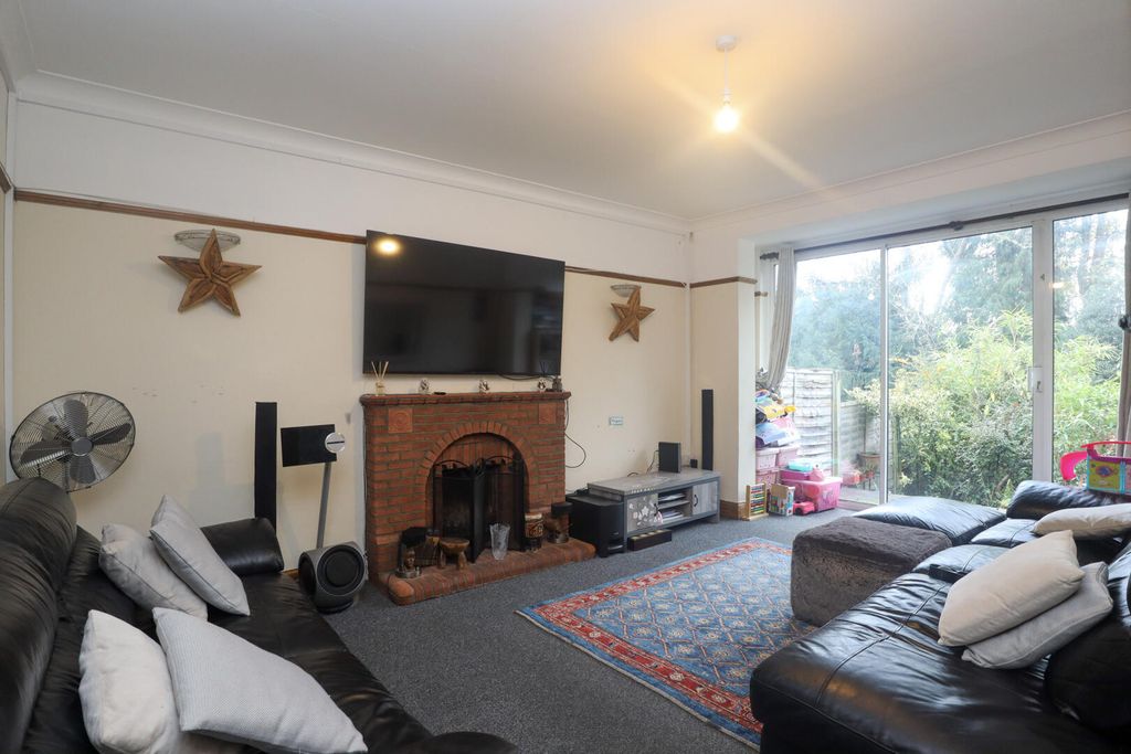 Property photo 2 of 11 Living Room