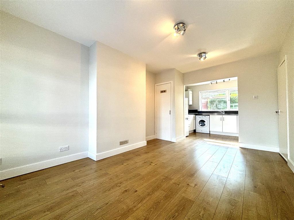 Property photo 2 of 6 Lounge