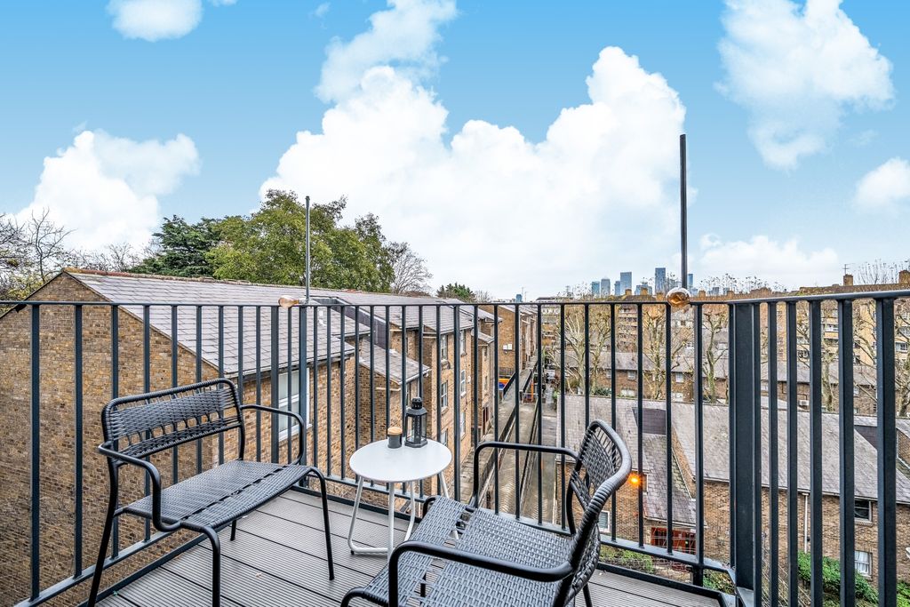 Property photo 2 of 19 1385588-20-6928F73076A46