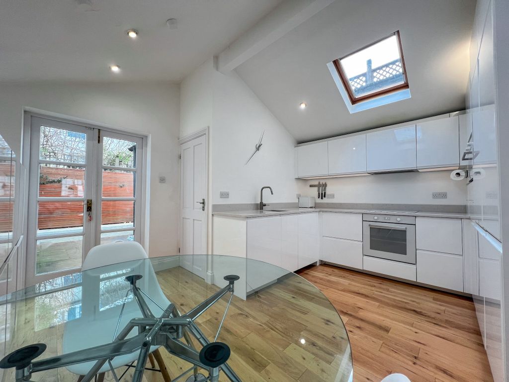 Property photo 2 of 31