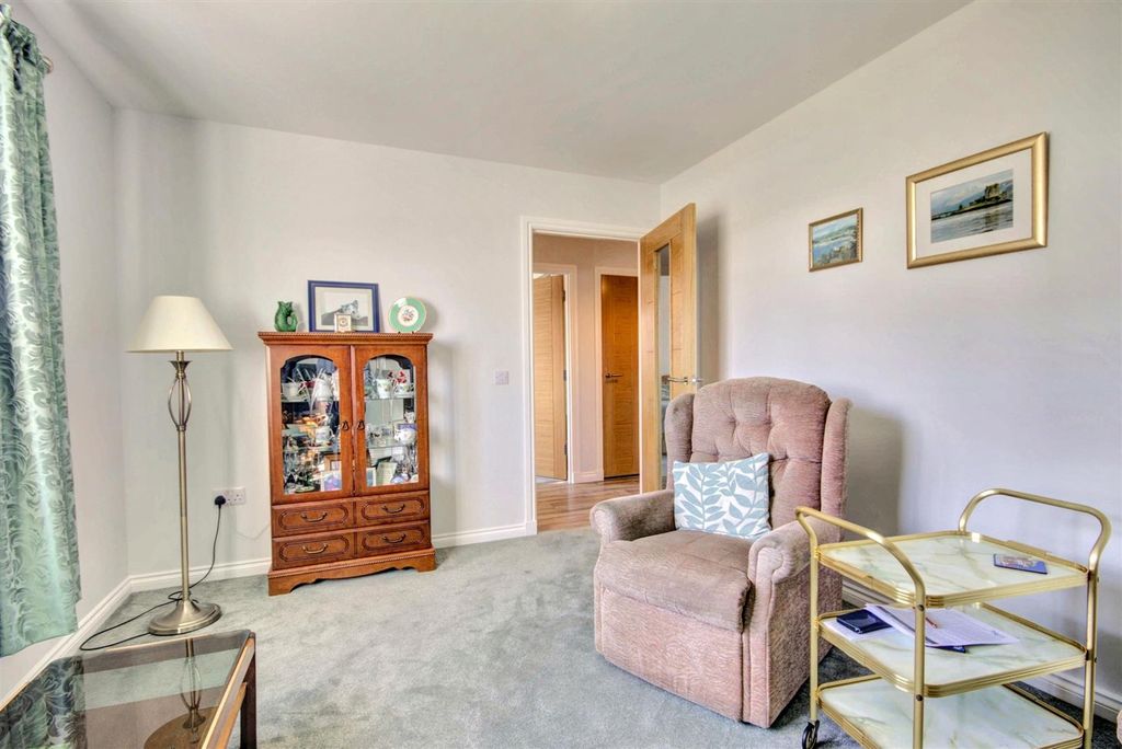 Property photo 3 of 15 Sitting Room