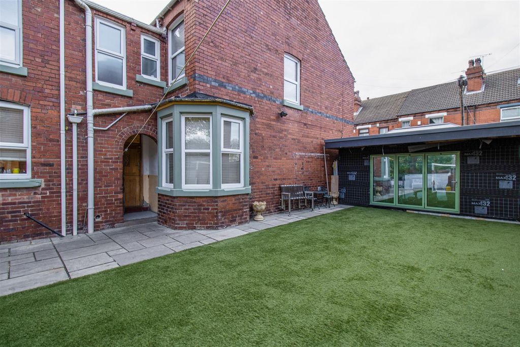 Property photo 2 of 16 Outside