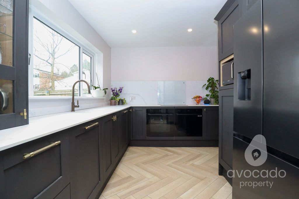 Property photo 3 of 21 4938019