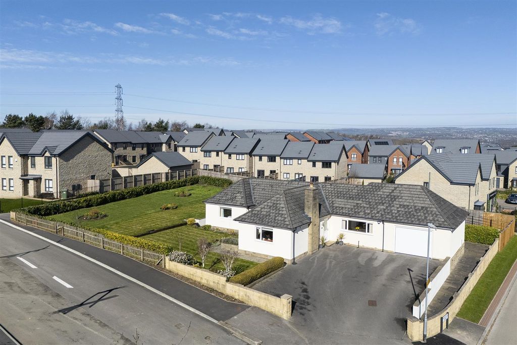 Property photo 1 of 52