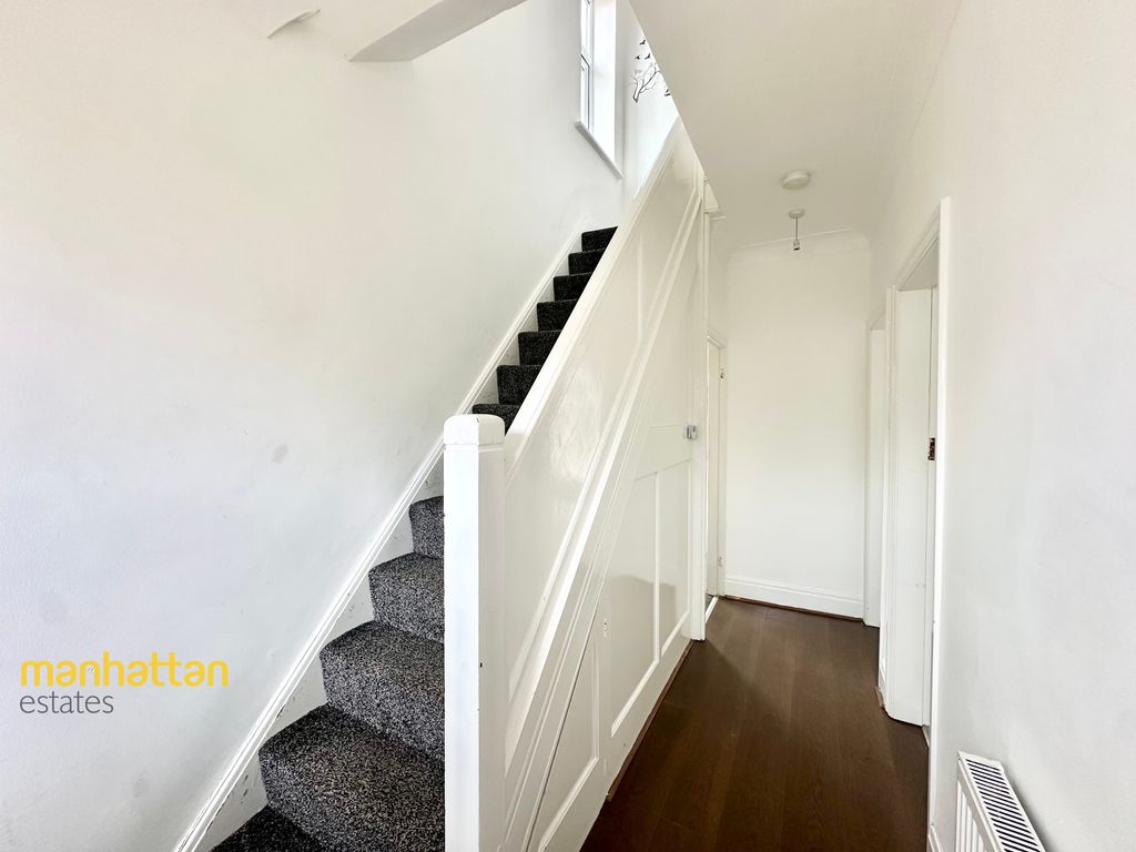 Property photo 2 of 19 Hallway