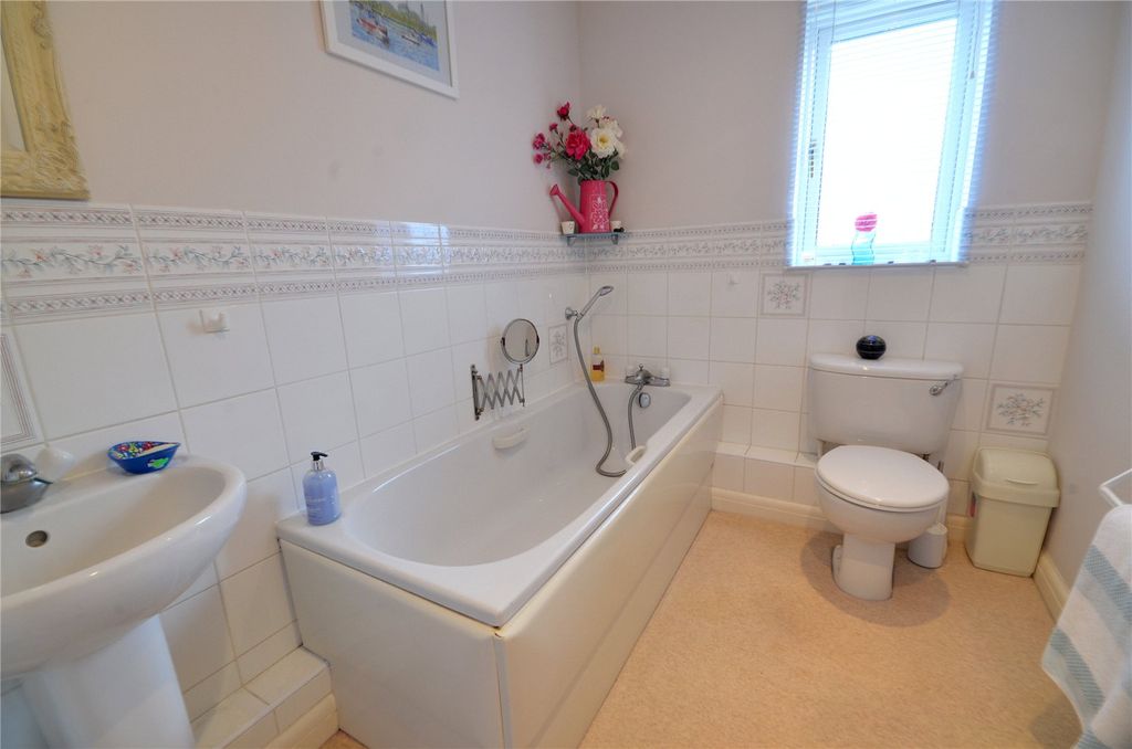 Additional image 8 of 2 bed flat for saleEast Grinstead, West Sussex RH19