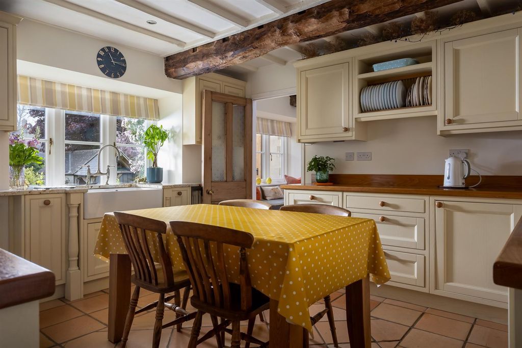 Property photo 2 of 33 41 - Lavender Cottage - Gl7 7As - Web.Jpg