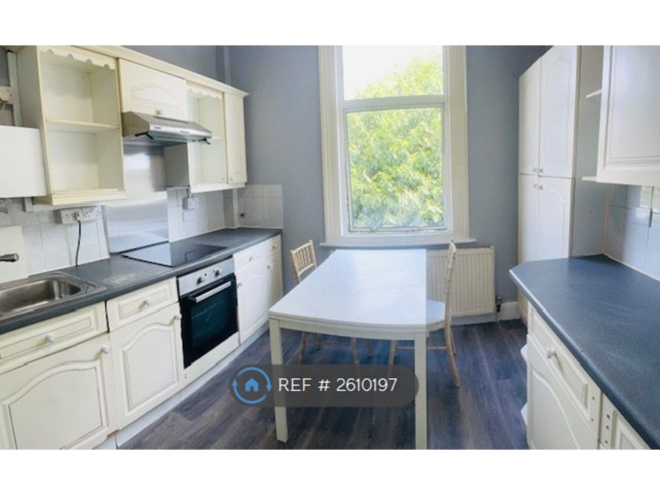 Property photo 1 of 11 Kitchen