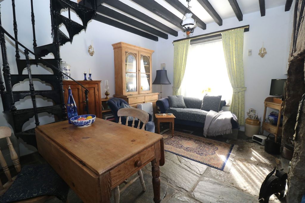 Property photo 2 of 8
