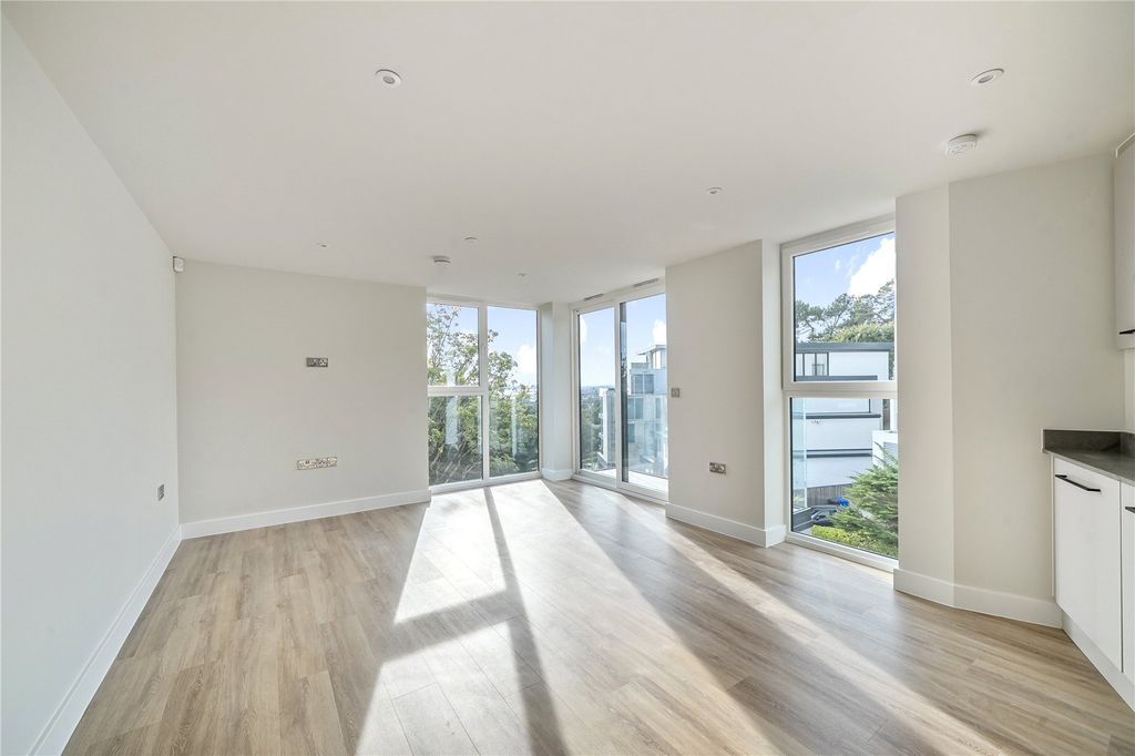 Property photo 3 of 7 Picture No. 11