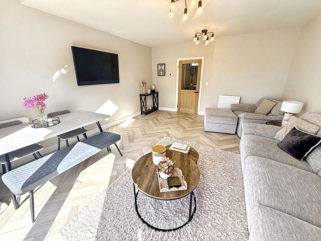 Property photo 2 of 25