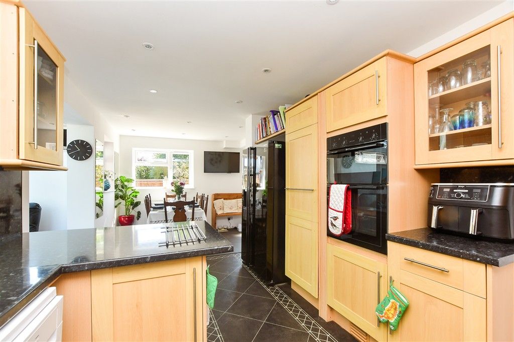 Property photo 3 of 18 Kitchen