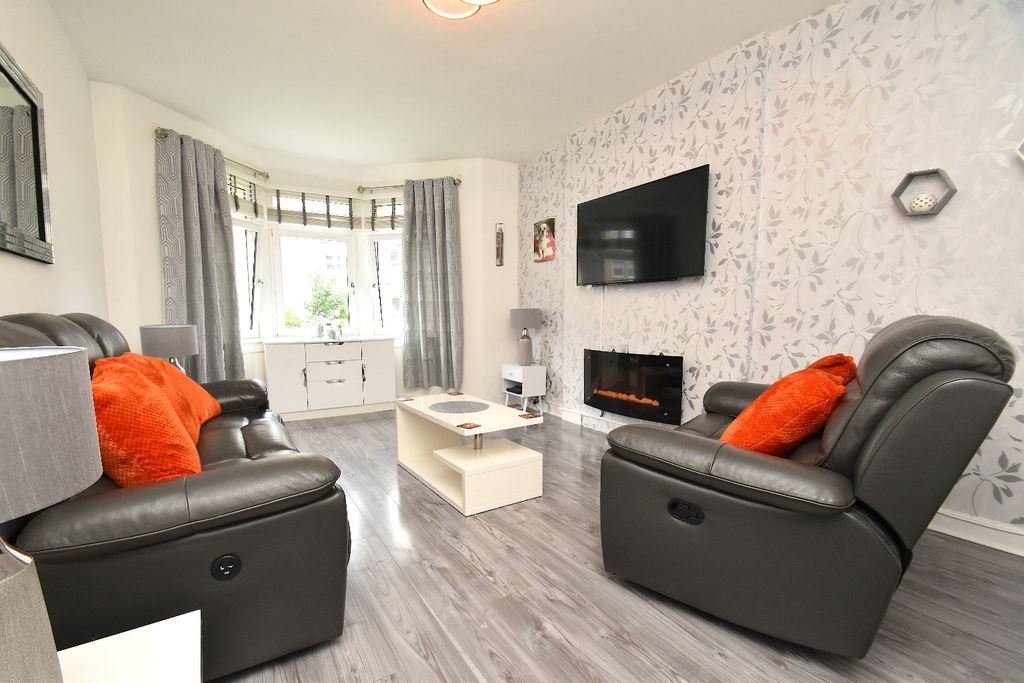 Property photo 2 of 18 5376703