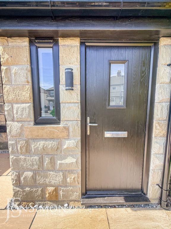 Property photo 2 of 29