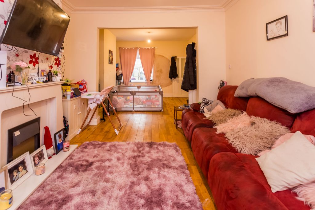 Property photo 2 of 25